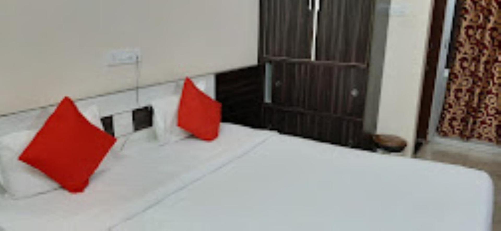 Hotel New Jasmine,Cuttack Buitenkant foto